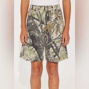 Refrain Los Angeles Camo Cargo Shorts Size 7/28